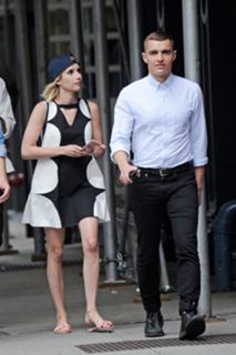 Emma Roberts feet photo thumbnail
