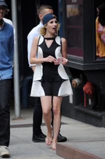 Emma Roberts feet photo thumbnail