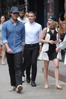 Emma Roberts feet photo thumbnail