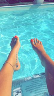 Valentina Vignali feet photo thumbnail