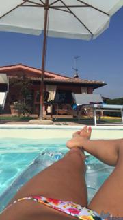 Valentina Vignali feet photo thumbnail
