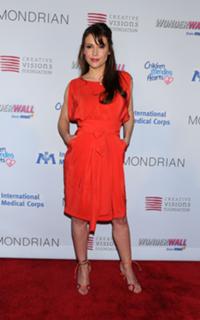 Alyssa Milano feet photo thumbnail
