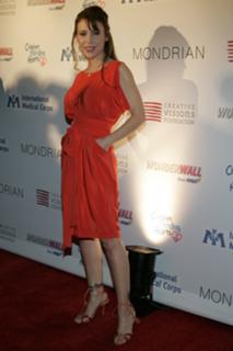 Alyssa Milano feet photo thumbnail
