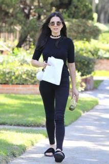 Jessica Gomes feet photo thumbnail