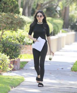 Jessica Gomes feet photo thumbnail