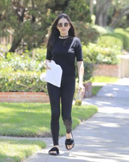 Jessica Gomes feet photo thumbnail