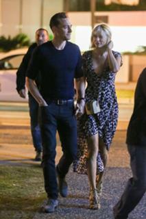 Taylor Swift feet photo thumbnail
