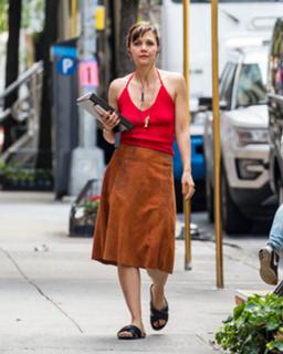 Maggie Gyllenhaal feet photo thumbnail