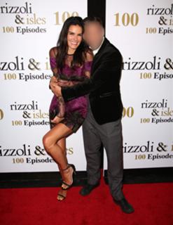 Angie Harmon feet photo thumbnail