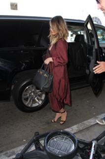 Chrissy Teigen feet photo thumbnail