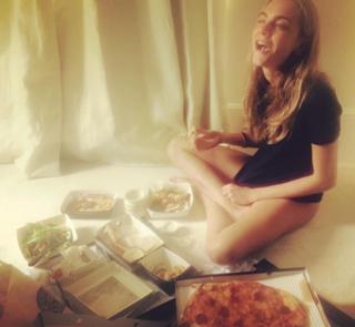 Cara Delevingne feet photo thumbnail