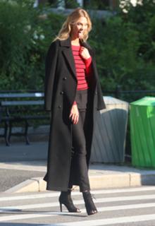 Karlie Kloss feet photo thumbnail