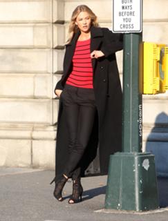 Karlie Kloss feet photo thumbnail