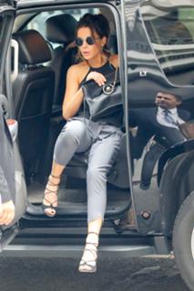 Kate Beckinsale feet photo thumbnail