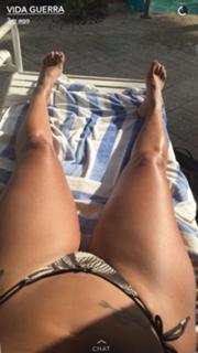 Vida Guerra feet photo thumbnail