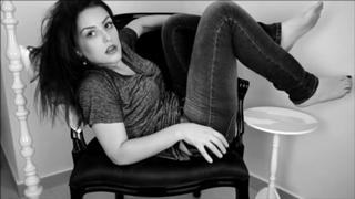 Kéfera Buchmann feet photo thumbnail