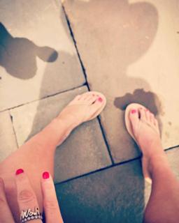 Blake Lively feet photo thumbnail
