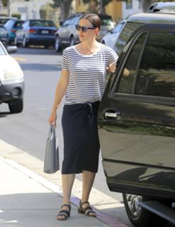 Jennifer Garner feet photo thumbnail