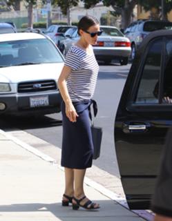 Jennifer Garner feet photo thumbnail