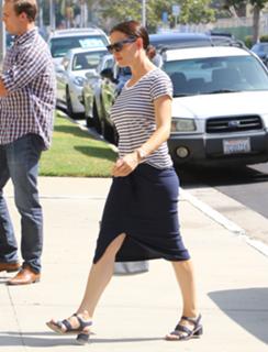 Jennifer Garner feet photo thumbnail