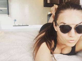 Ewa Farna feet photo thumbnail