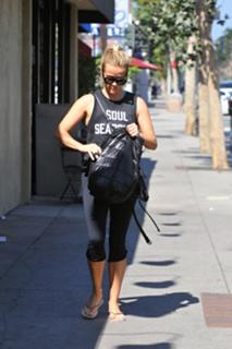 Reese Witherspoon feet photo thumbnail