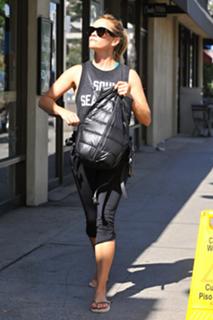 Reese Witherspoon feet photo thumbnail