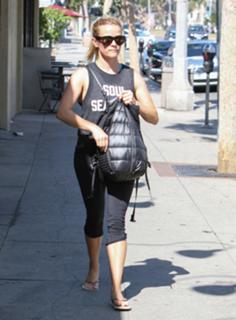 Reese Witherspoon feet photo thumbnail
