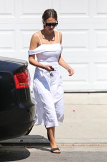 Jessica Alba feet photo thumbnail