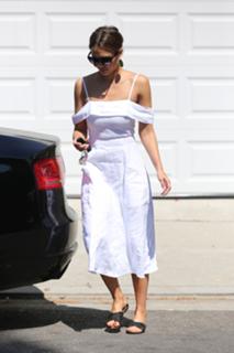 Jessica Alba feet photo thumbnail