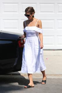 Jessica Alba feet photo thumbnail