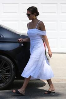 Jessica Alba feet photo thumbnail