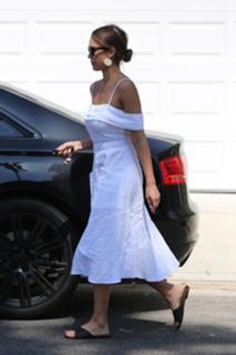 Jessica Alba feet photo thumbnail