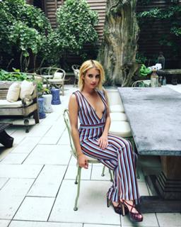Emma Roberts feet photo thumbnail