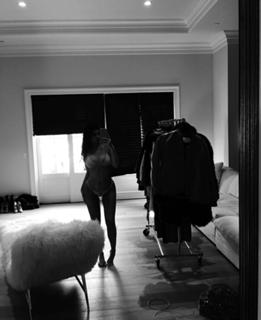 Kylie Jenner feet photo thumbnail