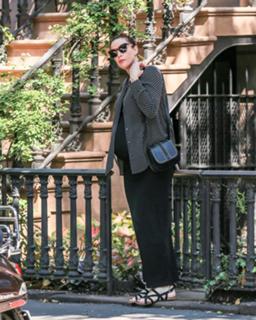 Liv Tyler feet photo thumbnail