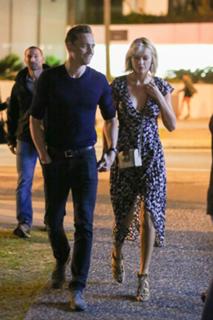 Taylor Swift feet photo thumbnail