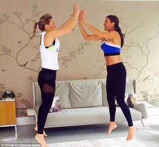 Melanie Sykes feet photo thumbnail