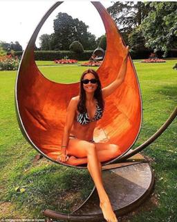 Melanie Sykes feet photo thumbnail