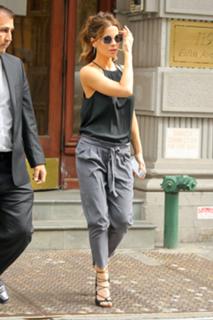 Kate Beckinsale feet photo thumbnail