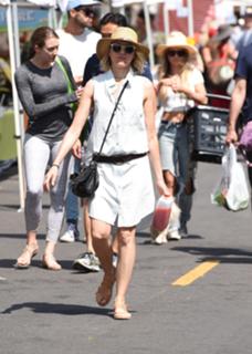 Naomi Watts feet photo thumbnail