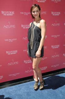 Katharine McPhee feet photo thumbnail