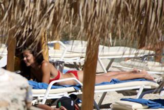 Adriana Lima feet photo thumbnail