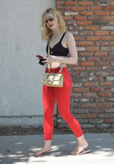 Elle Fanning feet photo thumbnail