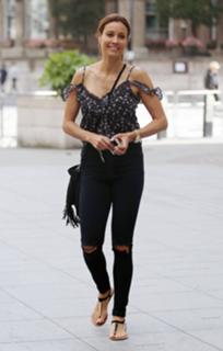 Melanie Sykes feet photo thumbnail