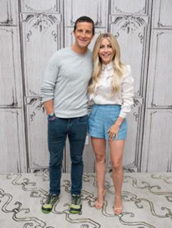 Julianne Hough feet photo thumbnail