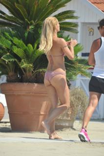 Michelle Hunziker feet photo thumbnail