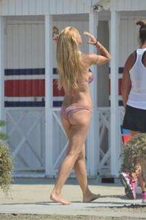 Michelle Hunziker feet photo thumbnail