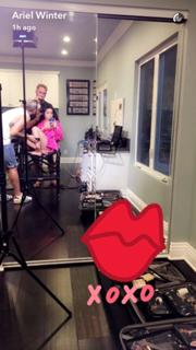 Ariel Winter feet photo thumbnail