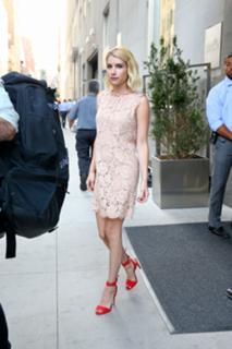 Emma Roberts feet photo thumbnail